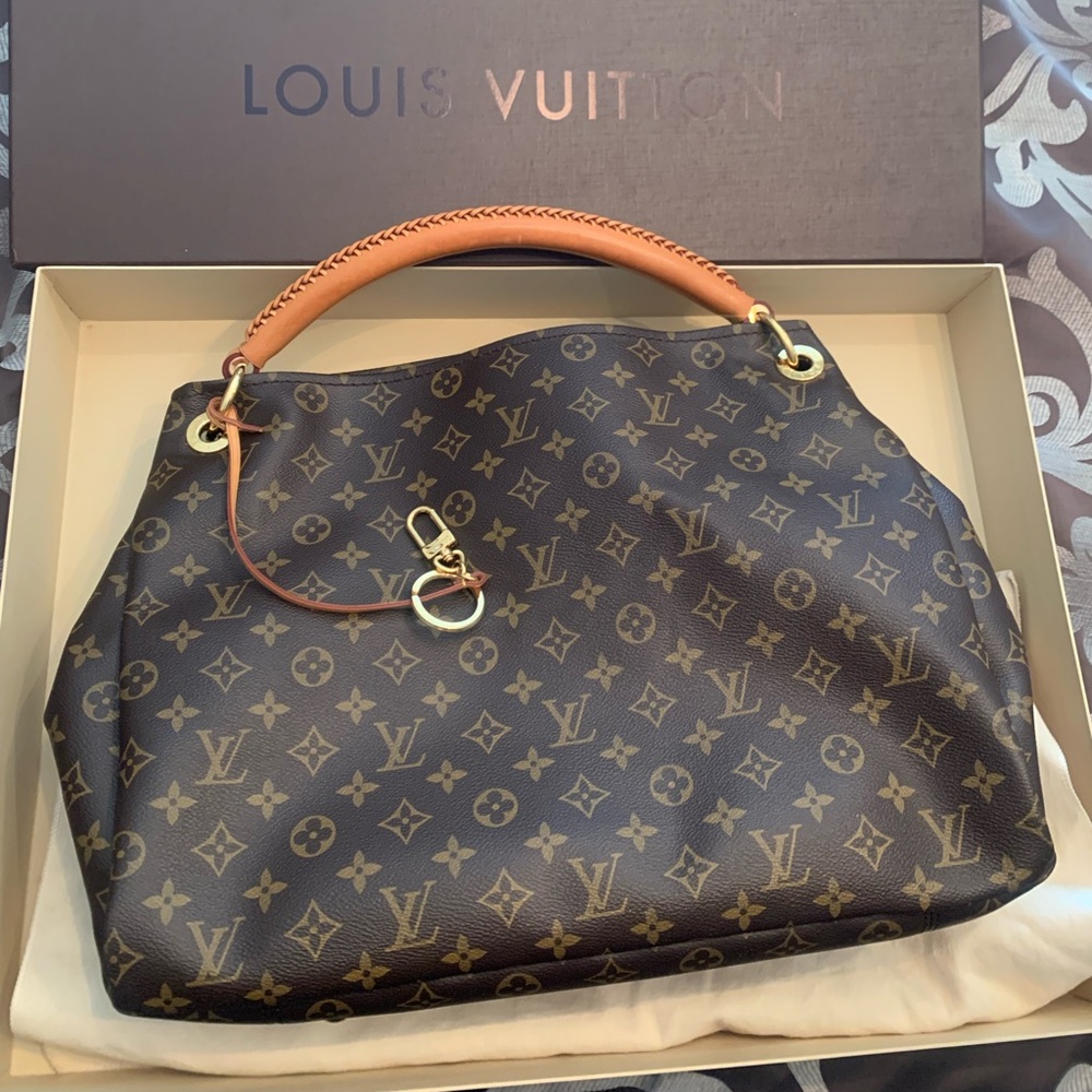 Louis Vuitton Artsy bag